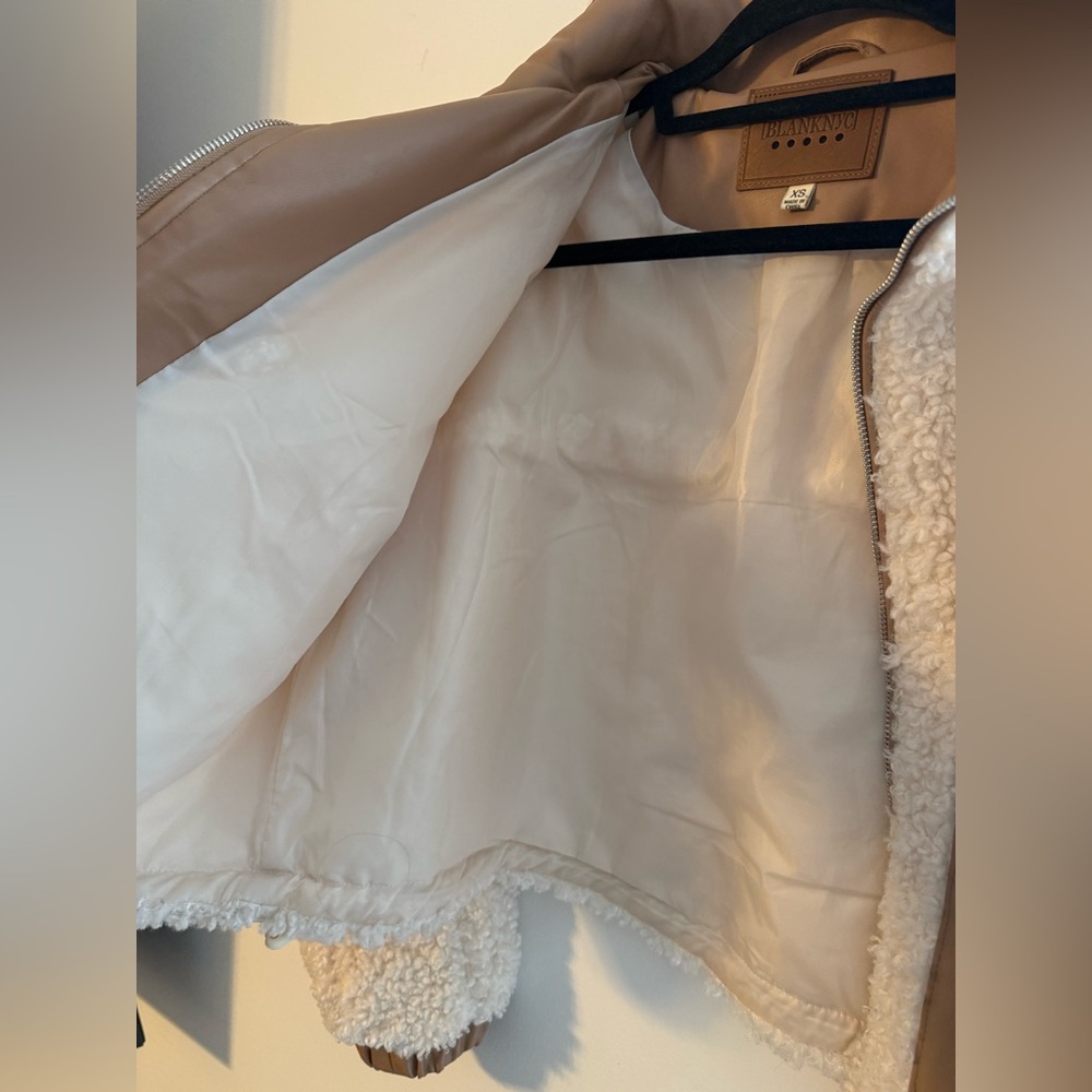 BLANK NYC Cream Ivory Tan Teddy Sherpa Fleece Faux Leather Bomber Jacket XS - Picture 9 of 15